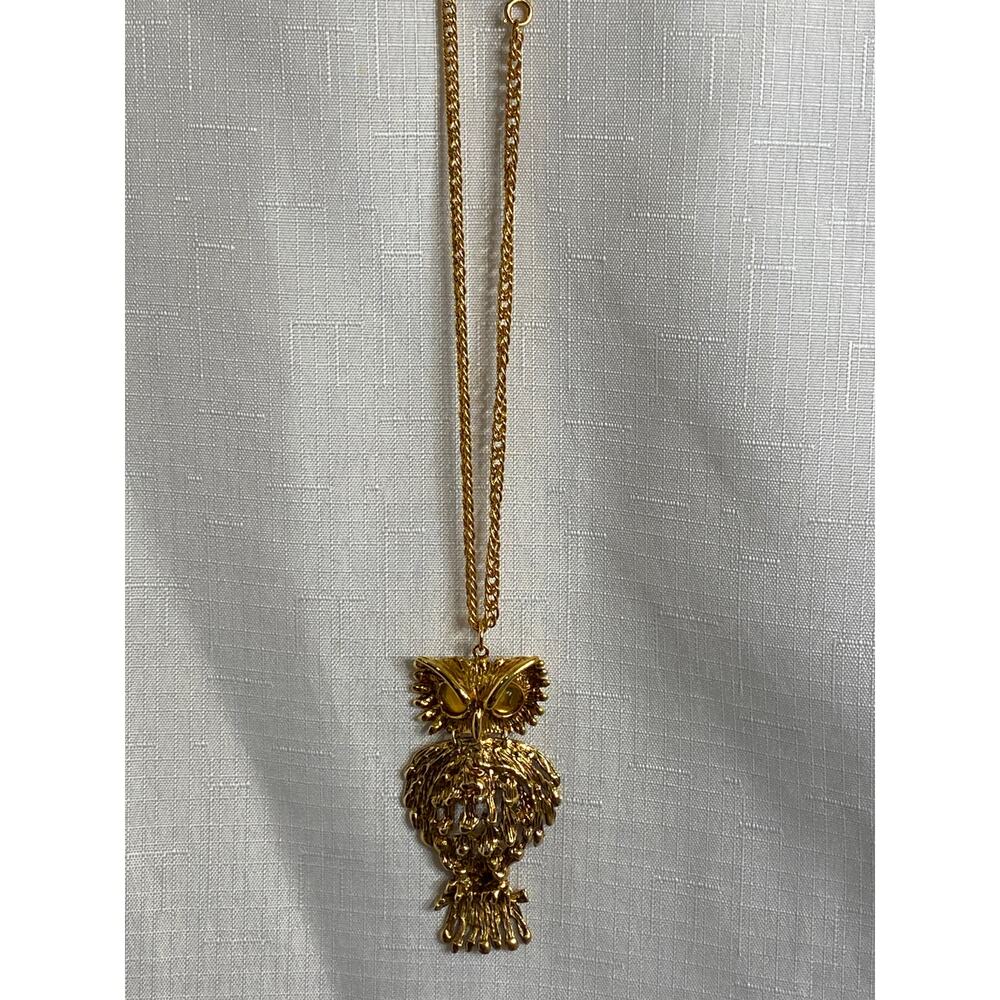 Owl Pendant Necklace Goldtone Articulated Yellow Eyes 3.25 in owl 23 in chainEUC